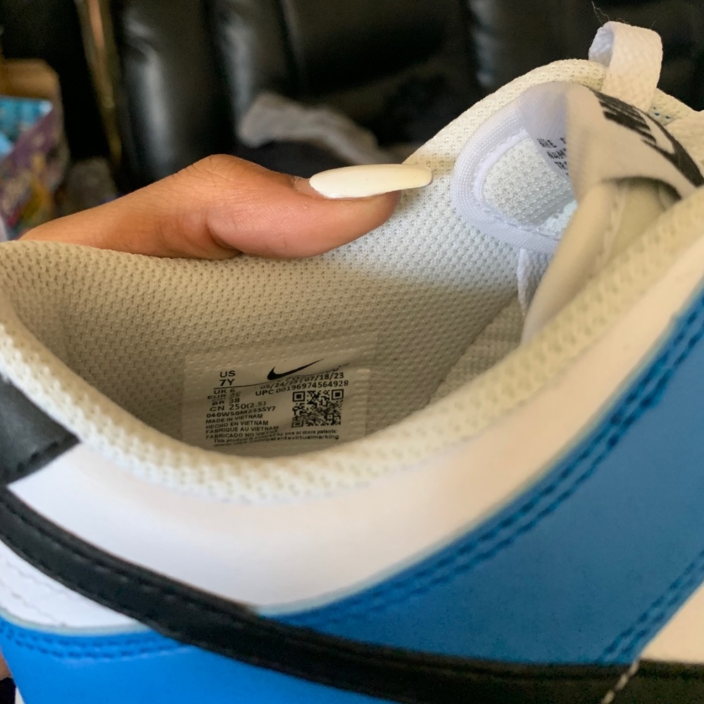 Nike Dunks - Picture 6 of 6